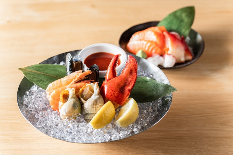 自选刺身或海鲜拼盘。 自选刺身或海鲜拼盘。