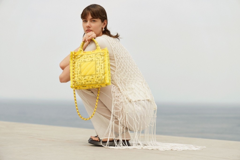 Atelier系列小型号Chain Quilt Bag、$2,380、LeSportsac。