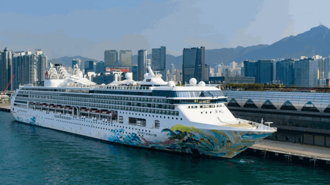 他又称,现时商业用地大约5万多呎,相信当中增加更多商业活动,会对本港发展邮轮旅游产业有正面作用。 他又称,现时商业用地大约5万多呎,相信当中增加更多商业活动,会对本港发展邮轮旅游产业有正面作用。
