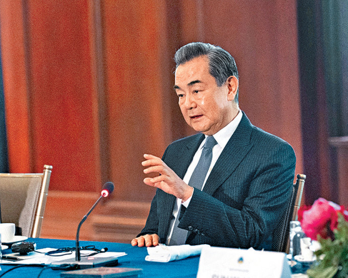 王毅于华盛顿同美国战略界人士举行座谈。 王毅于华盛顿同美国战略界人士举行座谈。