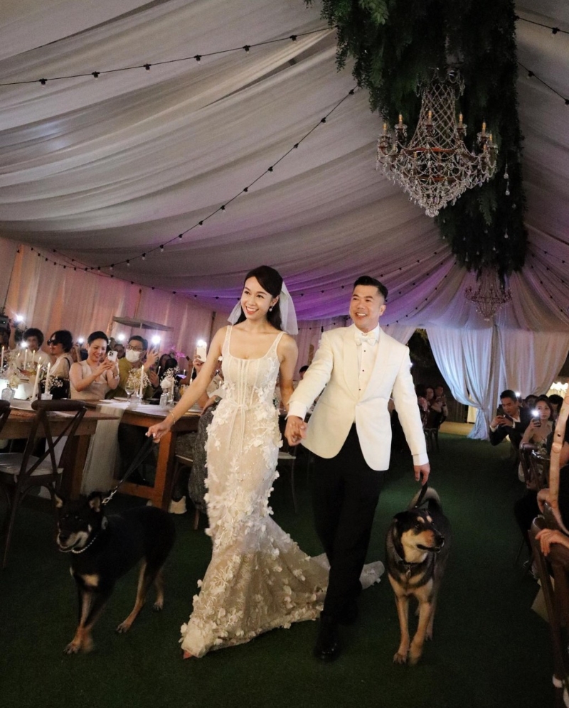 黄心颖与泥鲱举行西式婚礼。