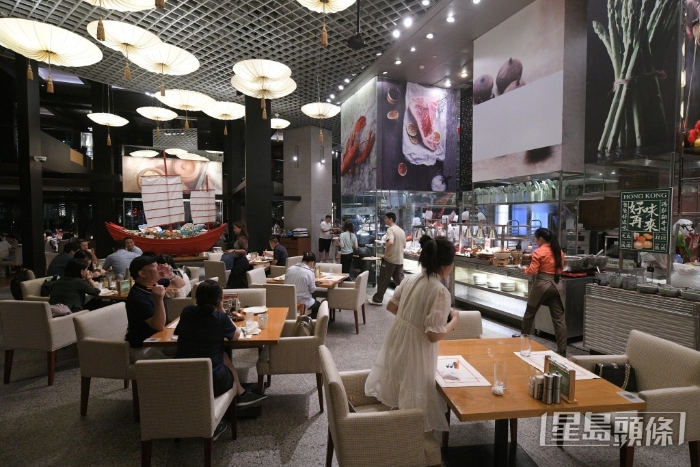 环境阔落,设多个food station。 环境阔落,设多个food station。