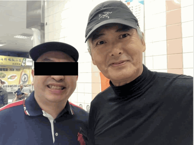 周润发不时现身大埔墟街市,多次被网友捕获,世记猪扒面为其最爱之一。 (图片来源:大埔为食友Facebook) 周润发不时现身大埔墟街市,多次被网友捕获,世记猪扒面为其最爱之一。 (图片来源:大埔为食友Facebook)