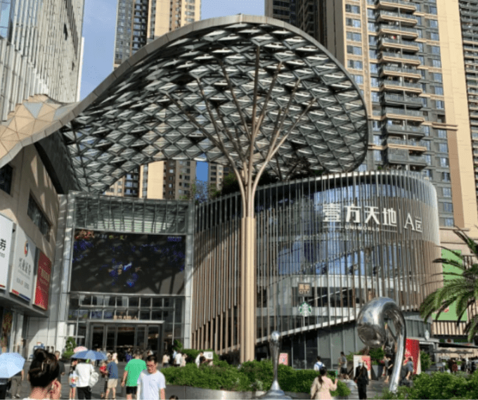 方便一众港人过关后直达各热门旅游景点和商圈 方便一众港人过关后直达各热门旅游景点和商圈