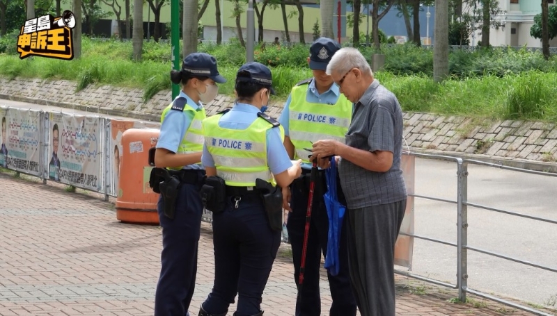 警方将于12月进行全港性的大型执法行动,票控行人违例过马路。 警方将于12月进行全港性的大型执法行动,票控行人违例过马路。