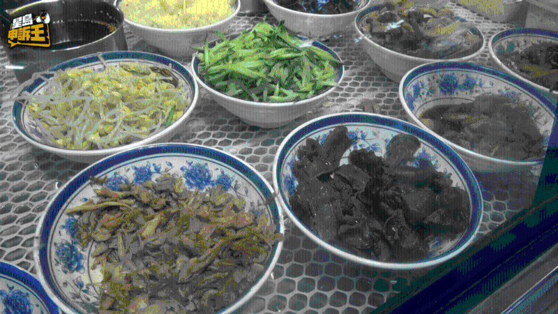 「单人套餐」包括主食、凉拌小食及饮品,选择款式及份量颇大。 「单人套餐」包括主食、凉拌小食及饮品,选择款式及份量颇大。