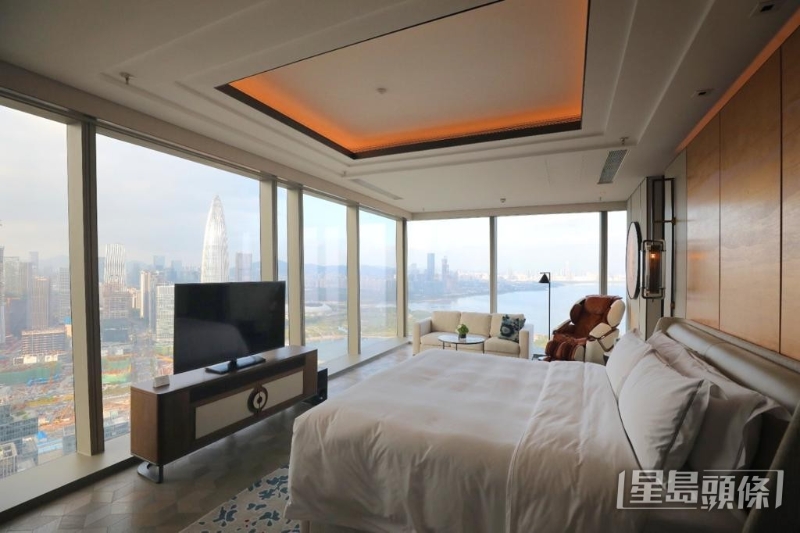 酒店客房可以饱览城景及深圳湾海景。 酒店客房可以饱览城景及深圳湾海景。