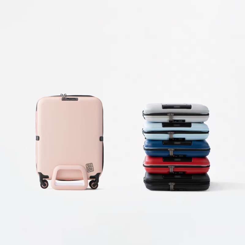 Jollying Pebble折叠式瘦身行李箱、原价$899至$1,999、F、现售$759至$1,799、F。 Jollying Pebble折叠式瘦身行李箱、原价$899至$1,999、F、现售$759至$1,799、F。