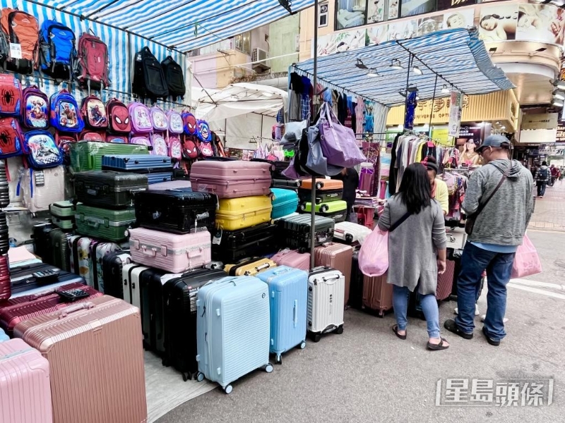 现时“女人街”销情最旺的是旅行箱。