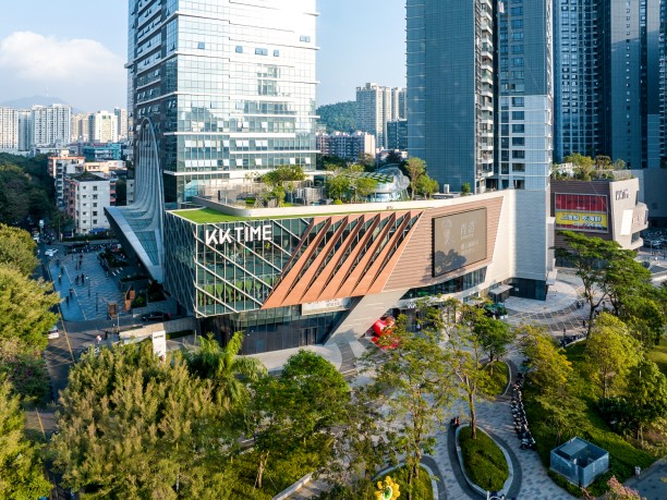 商场邻近市级洪湖公园,兼具现代商业与自然文化的体验空间。 商场邻近市级洪湖公园,兼具现代商业与自然文化的体验空间。