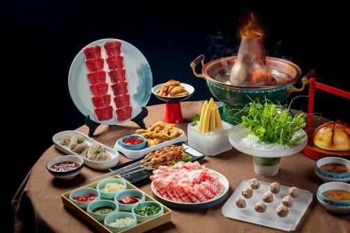 丰富的涮羊肉宴,冬天必定要一试。 丰富的涮羊肉宴,冬天必定要一试。