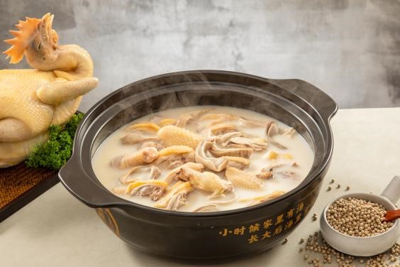 猪肚鸡汤底带浓浓的胡椒香味,浓而不油,非常鲜甜! 猪肚鸡汤底带浓浓的胡椒香味,浓而不油,非常鲜甜!
