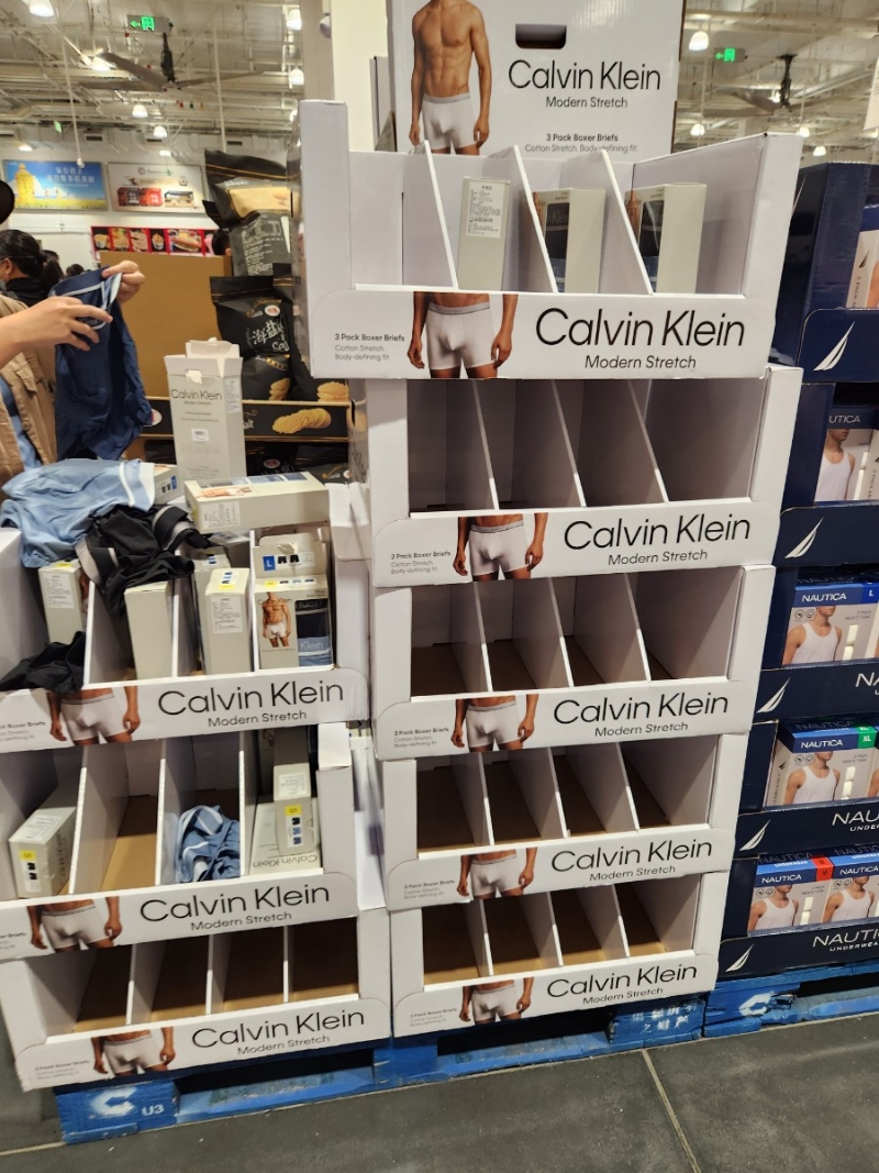 Calvin Klein男装内裤及女装内衣同样是抢手货。 资料图片 Calvin Klein男装内裤及女装内衣同样是抢手货。 资料图片