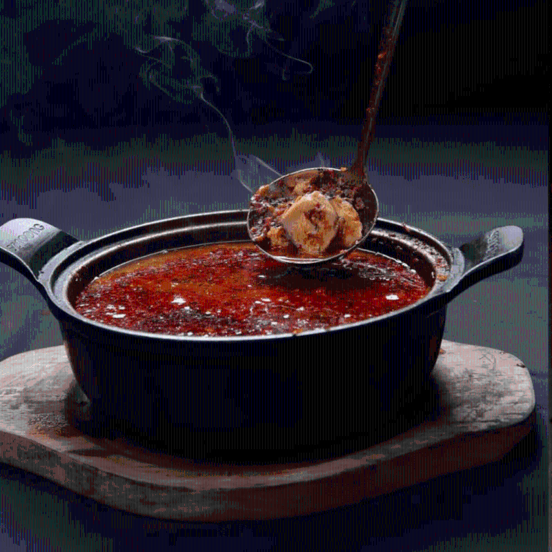 Chef Noom的招牌菜,失传200年的秘方冬阴功。 Chef Noom的招牌菜,失传200年的秘方冬阴功。