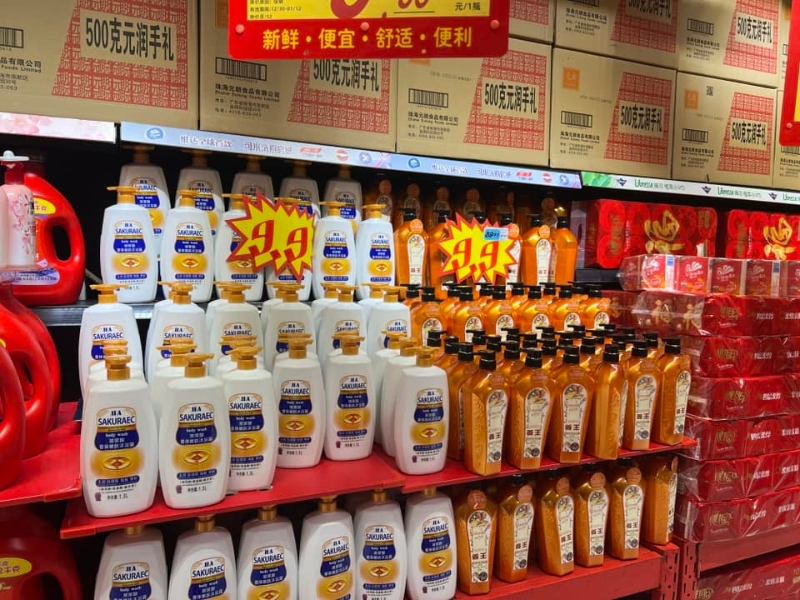 洗头水只需人民币¥9.9一支。图片来源:Facebook@深圳大陆吃喝玩乐交流 洗头水只需人民币¥9.9一支。图片来源:Facebook@深圳大陆吃喝玩乐交流