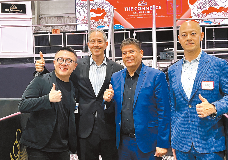 从左到右分别是赌场发展经理Jeffrey Lui,宾客体验总裁Spencer Villasenor,Commerce市长Hugo A. Argumedo,Panana活动总裁Eric Luan。陈倍乐摄 从左到右分别是赌场发展经理Jeffrey Lui,宾客体验总裁Spencer Villasenor,Commerce市长Hugo A. Argumedo,Panana活动总裁Eric Luan。陈倍乐摄