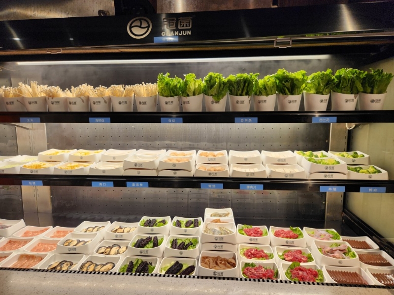 首日的自助任食打边炉,有多款蔬菜、肉类可供选择,也有一些熟食,如寿司、炸物等。 首日的自助任食打边炉,有多款蔬菜、肉类可供选择,也有一些熟食,如寿司、炸物等。