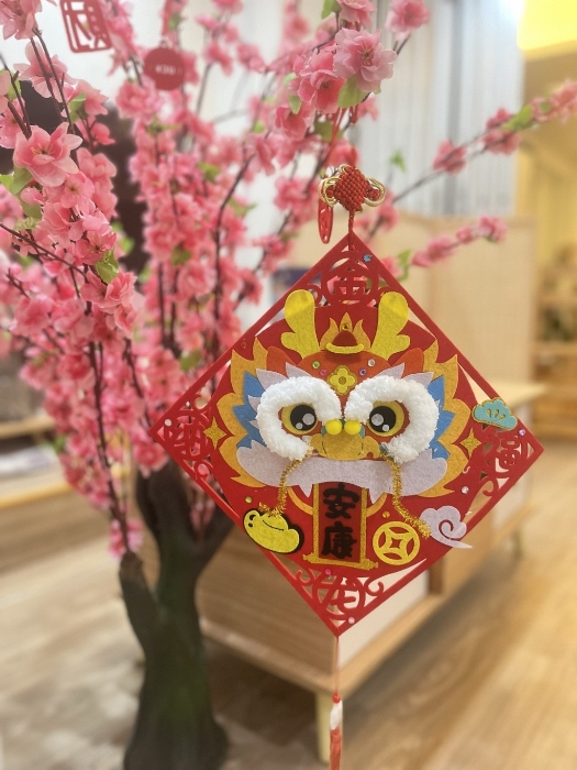 工作坊分为两部分,包括新年 挂饰和挥春DIY,以及儿童绘图 心理学。 工作坊分为两部分,包括新年 挂饰和挥春DIY,以及儿童绘图 心理学。