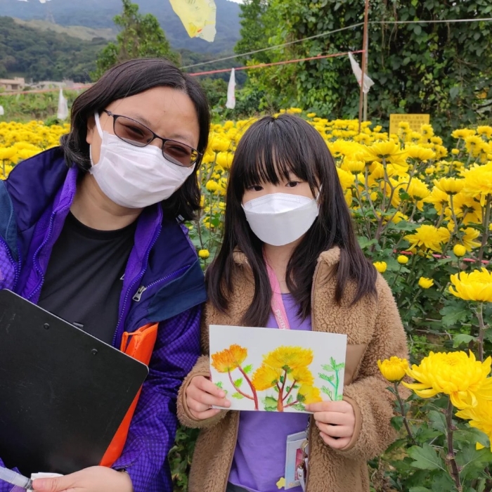小朋友在家中或学校画画就多,不如试试走到郊外, 在真实的自然环境下写生,培养观察力和专注力。 小朋友在家中或学校画画就多,不如试试走到郊外, 在真实的自然环境下写生,培养观察力和专注力。