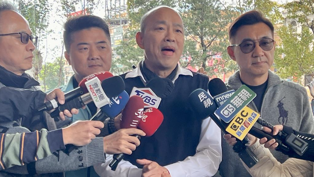 国民党“立委”当选人韩国瑜、江启臣搭档角逐“立法院”正副院长,历史哥李易修分析,韩国瑜抢先出手是要形成国民党愿意改革的压力,同时逼民众党表态,到底是跟蓝营组在野联盟,还是跟绿营组执政联盟。 国民党“立委”当选人韩国瑜、江启臣搭档角逐“立法院”正副院长,历史哥李易修分析,韩国瑜抢先出手是要形成国民党愿意改革的压力,同时逼民众党表态,到底是跟蓝营组在野联盟,还是跟绿营组执政联盟。