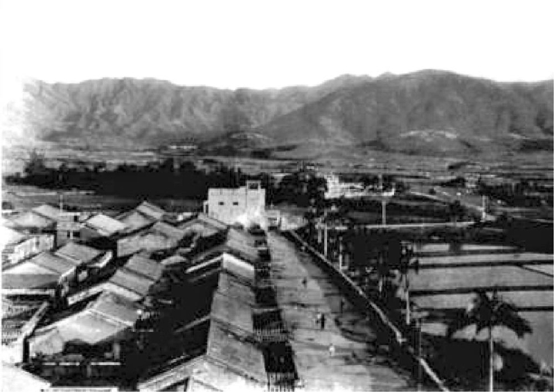 20世纪20年代的会同村“下横街”东南角。 20世纪20年代的会同村“下横街”东南角。