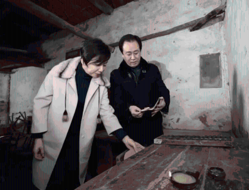 许家印出事前，据报前妻丁玉梅已买机票离开香港，更传“技术性离婚”获数百亿花红。