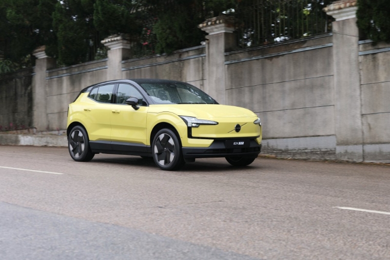 富豪EX30电动车试驾,全新入门纯电SUV,小巧简单就是美 富豪EX30电动车试驾,全新入门纯电SUV,小巧简单就是美