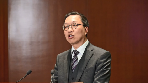 林定国指本港参考外国做法，强调内容基本上无任何改变。