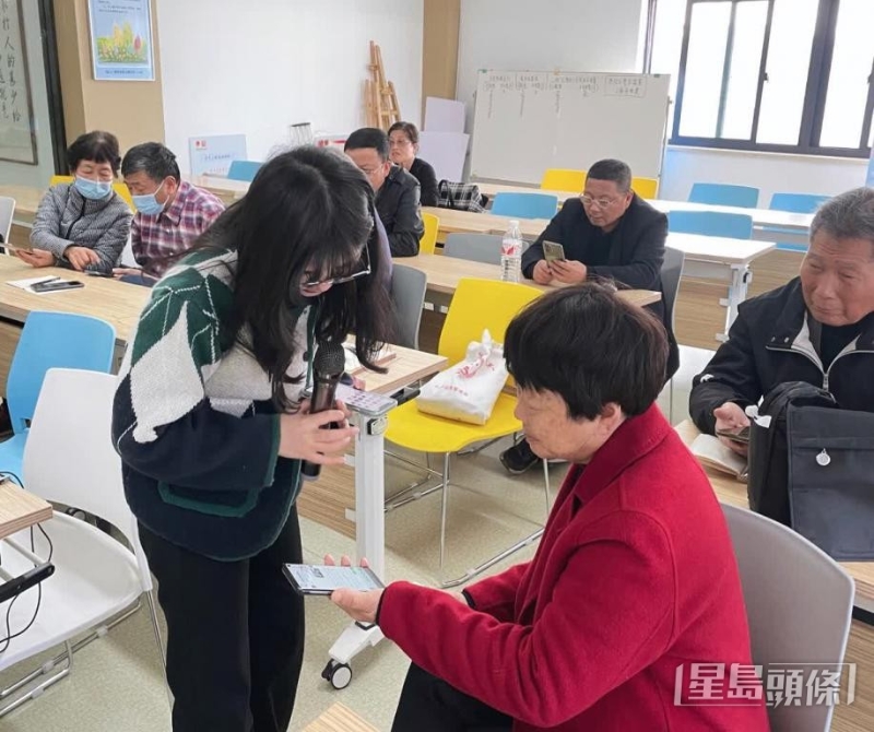科技日新月异，也为长者带来不便。