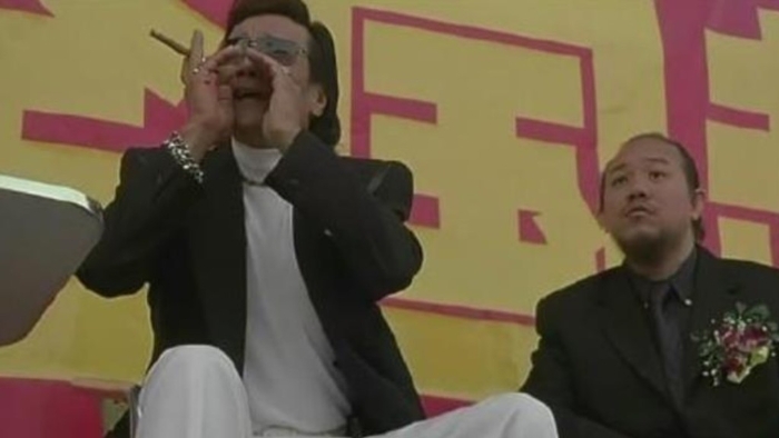 《少林足球》中,谢贤饰演魔鬼教练。 《少林足球》中,谢贤饰演魔鬼教练。