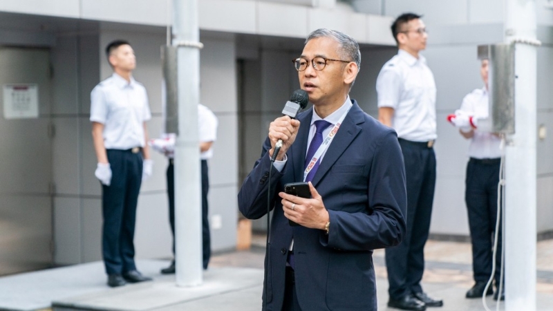 胡英明支持升旗仪式