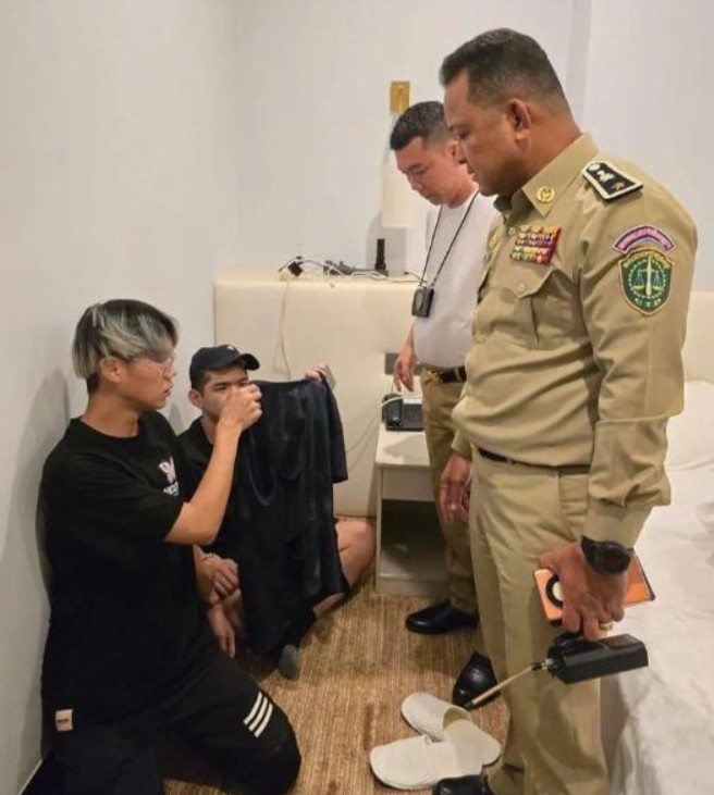 「晚安小鸡」与同伙「阿闹」在14日遭到柬埔寨警方逮捕。 「晚安小鸡」与同伙「阿闹」在14日遭到柬埔寨警方逮捕。