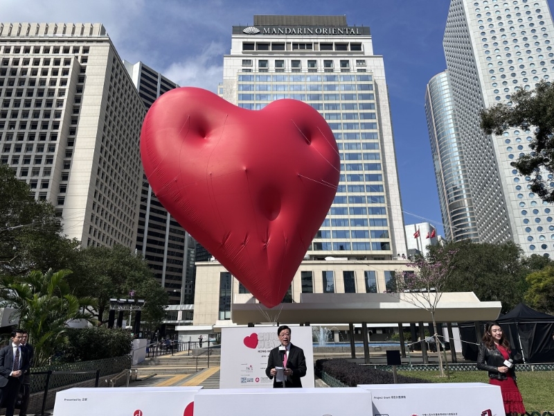由著名设计师Anya Hindmarch构思、香港设计中心策展的Chubby Hearts Hong Kong（14日）至元宵节期间展出。