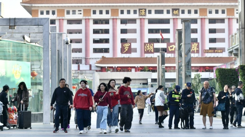 农历年间不少市民回内地过年。(资料图片) 农历年间不少市民回内地过年。(资料图片)