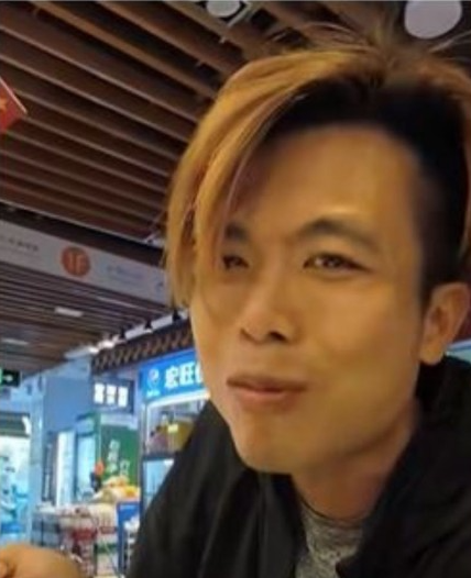 网红「邦邦哥哥」在Facebook分享早前去到深圳东门一间火锅店的短片,试食¥29自助火锅。 网红「邦邦哥哥」在Facebook分享早前去到深圳东门一间火锅店的短片,试食¥29自助火锅。