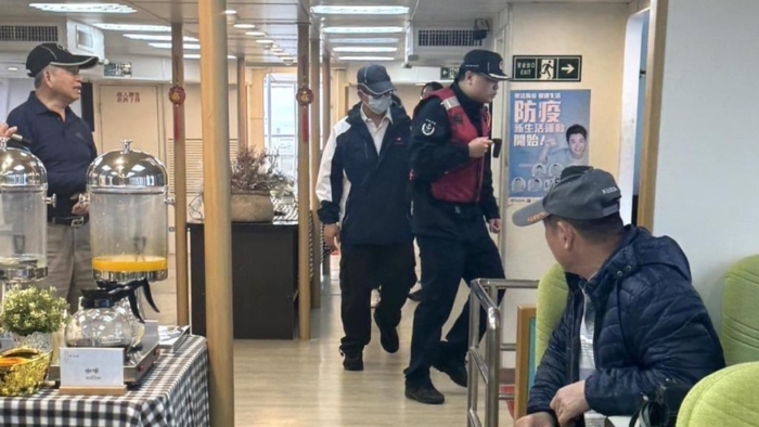 福建海警船登金门游艇检查。 福建海警船登金门游艇检查。