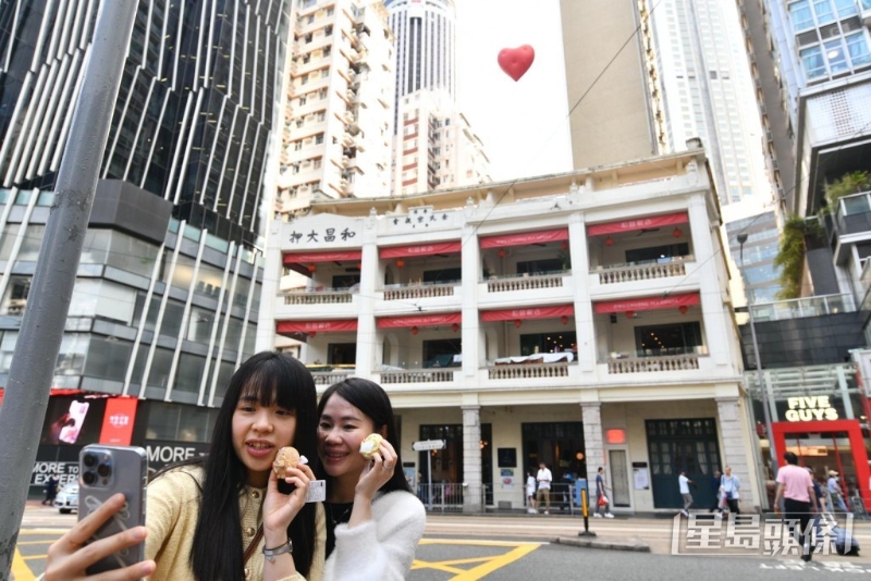 不少市民打卡。 不少市民打卡。