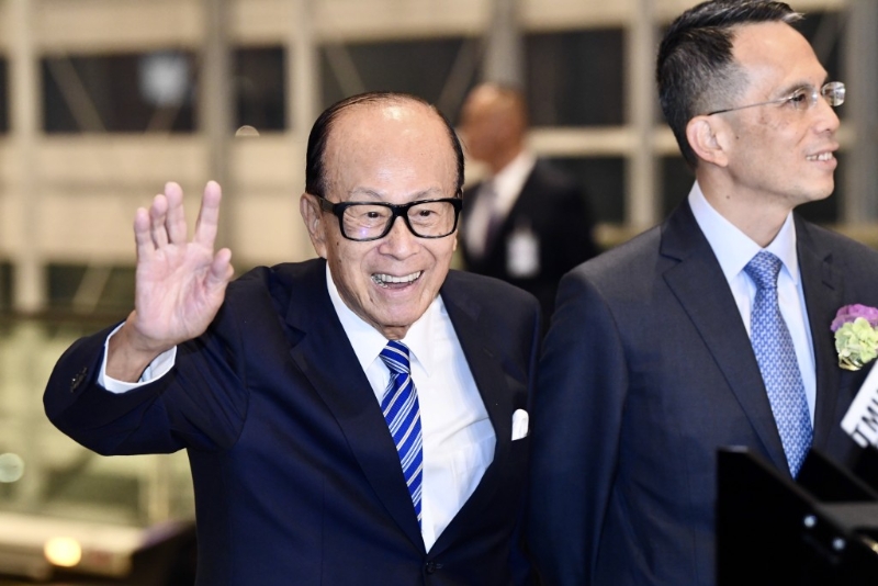 李嘉诚以362亿美元蝉联香港首富。