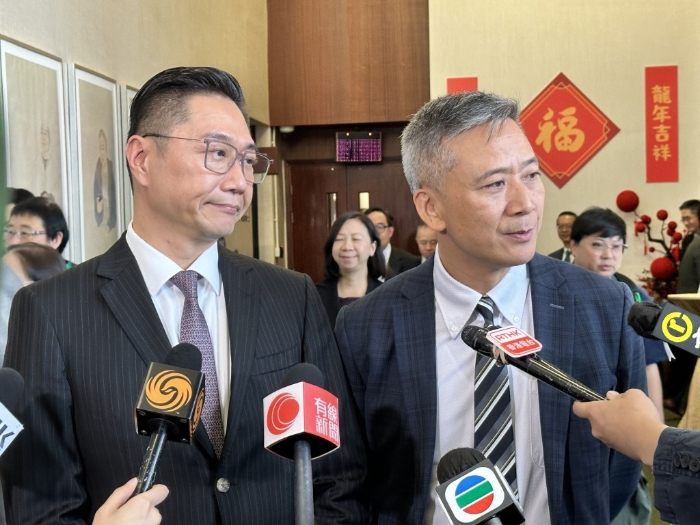 邵家辉和姚柏良回应增加自由行城市对香港的助力。 邵家辉和姚柏良回应增加自由行城市对香港的助力。