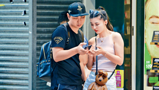 内地扩大自由行安排,有助香港吸纳高消费过夜客。 内地扩大自由行安排,有助香港吸纳高消费过夜客。