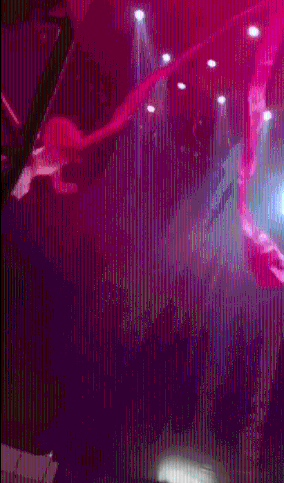 红绸布源头突然下落。