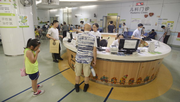 新的先导计划下,合资格病人每次接受港大深圳医院指定门诊诊症服务, 新的先导计划下,合资格病人每次接受港大深圳医院指定门诊诊症服务,