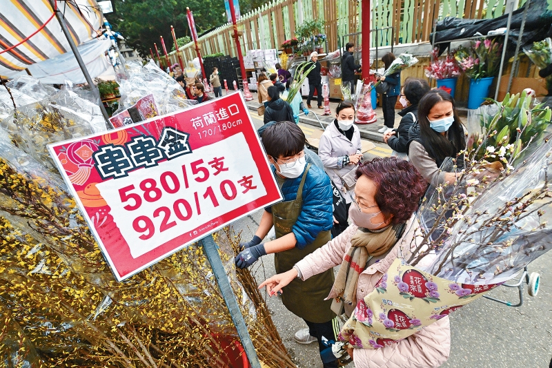 有花农忧虑垃圾征费实施后，影响市民购买意欲，亦担心物管公司减少订货。