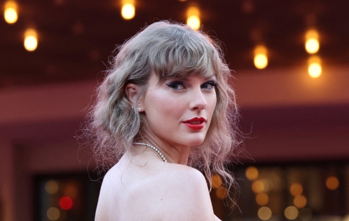 美国乐坛天后Taylor Swift昨日从澳洲搭私人飞机飞抵新加坡，准备周六（3月2日）起在当地举行6场演唱会。