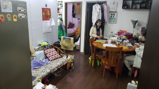 社区的事 | 葵兴住宅改劏房渗水到楼下，区议员帮街坊联络改建业主