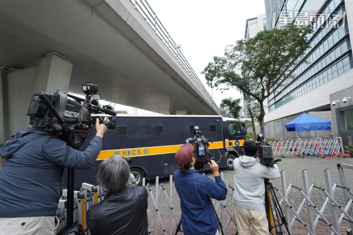 黎智英由囚车接到法院受审 黎智英由囚车接到法院受审