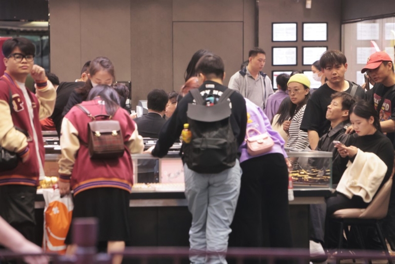 旅客香港买金