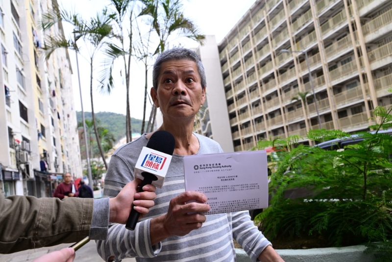 华安楼住户欧先生。 陈极彰摄 华安楼住户欧先生。 陈极彰摄