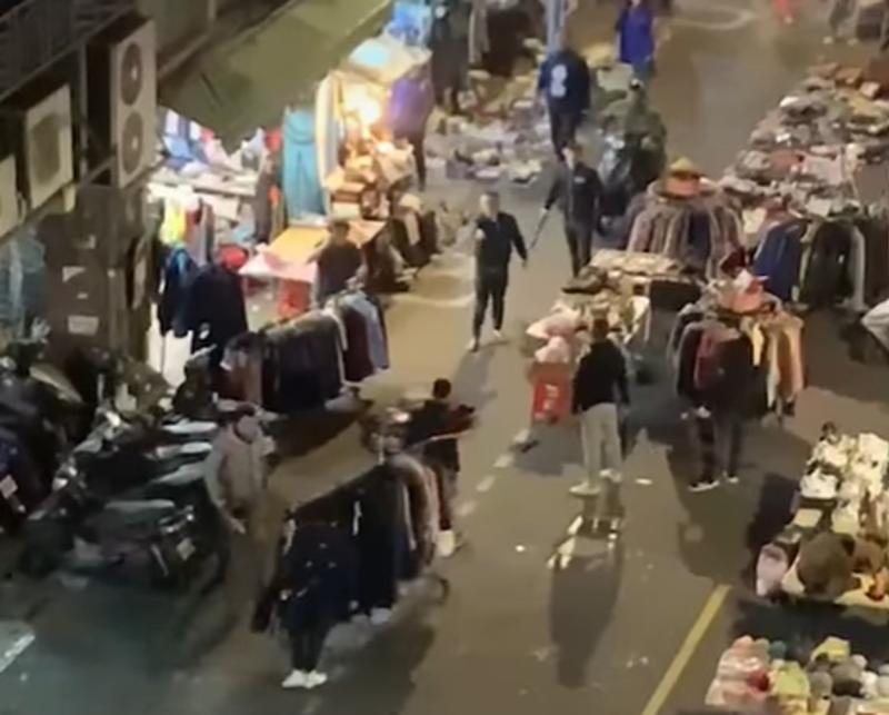 当街械斗