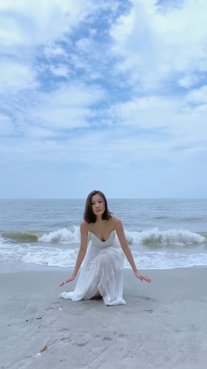 朱智贤1秒变装。 朱智贤1秒变装。